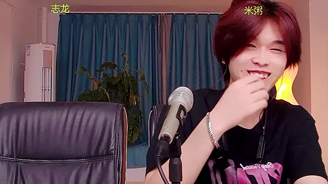 Snapshot of HD-stick998 chatting on July 15, 2026, 12:43 pm HD-stick998 online show from July 15, 2026, 12:43 pm
