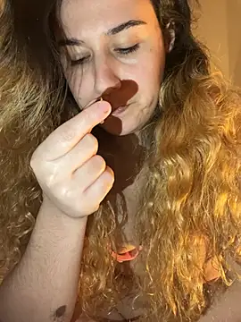 joanaguerreiru online show from February 15, 2026, 10:39 pm