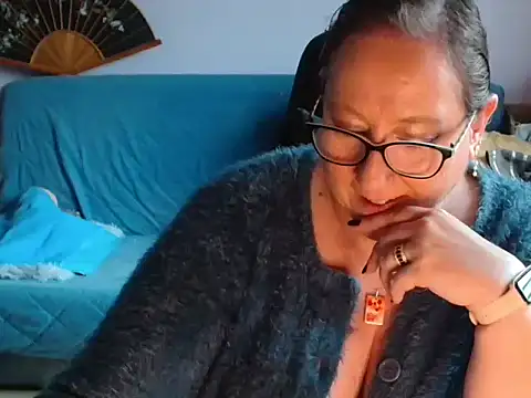 xmyriamx online show from April 5, 2026, 8:00 am