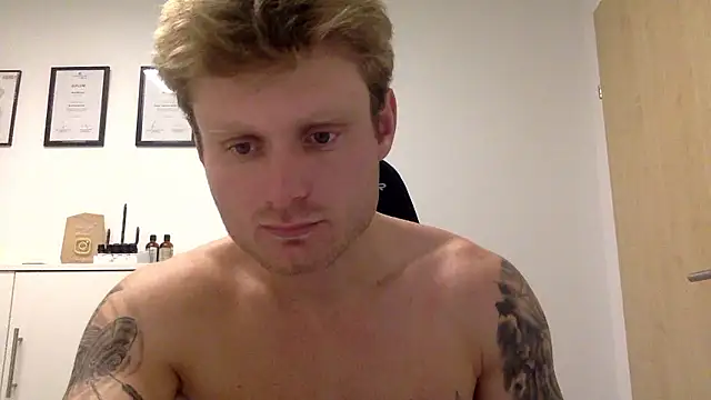 Snapshot of Fitlover1994 chatting on January 9, 2026, 7:44 am Fitlover1994 online show from January 9, 2026, 7:44 am