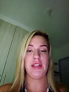 sarinharegina21 online show from January 6, 2026, 6:39 am