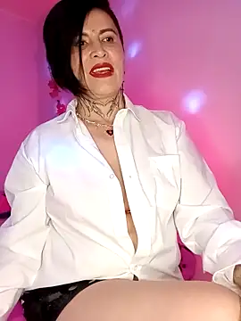 Casandramillf online show from April 28, 2026, 7:19 pm