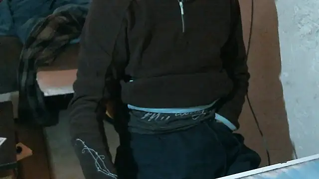 Snapshot of Renard0909 chatting on January 13, 2026, 9:25 am Renard0909 online show from January 13, 2026, 9:25 am