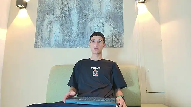 Snapshot of SEBASS_R chatting on January 9, 2026, 1:03 pm SEBASS R online show from January 9, 2026, 1:03 pm