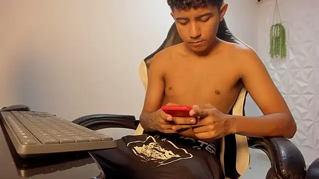 Snapshot of Alluringangel23 chatting on January 9, 2026, 1:08 am Alluringangel23 online show from January 9, 2026, 1:08 am