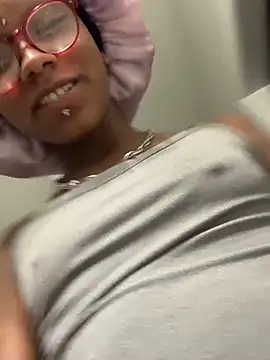 Snapshot of xouniq chatting on January 14, 2026, 8:53 am xouniq online show from January 14, 2026, 8:53 am