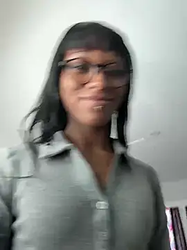 xouniq online show from April 10, 2026, 4:23 pm