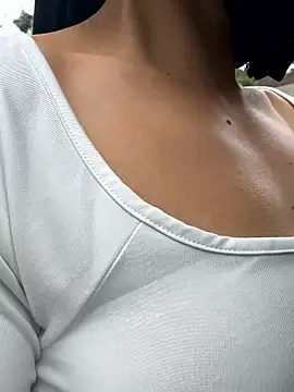 Snapshot of TaylorrHill chatting on January 10, 2026, 5:37 pm TaylorrHill online show from January 10, 2026, 5:37 pm