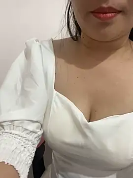 Snapshot of Avelyn-n chatting on January 19, 2026, 8:29 am Avelyn-n online show from January 19, 2026, 8:29 am