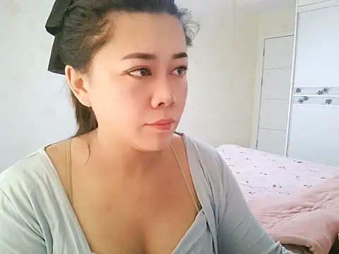 Snapshot of XQ-01 chatting on January 10, 2026, 11:42 pm XQ-01 online show from January 10, 2026, 11:42 pm