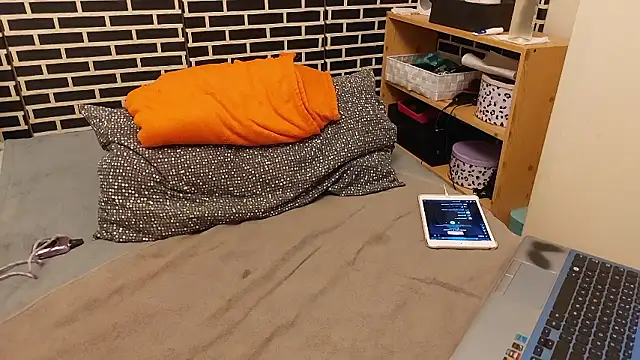 Snapshot of Spatgirl chatting on February 26, 2026, 10:31 pm Spatgirl online show from February 26, 2026, 10:31 pm