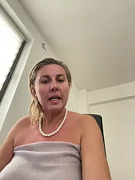 Amelia9798 online show from January 10, 2026, 8:27 am