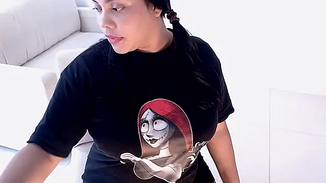 Snapshot of isabelateran chatting on July 27, 2026, 7:10 pm isabelateran online show from July 27, 2026, 7:10 pm