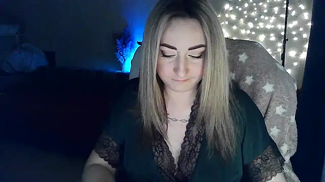 FoxyAnn12 online show from April 23, 2026, 12:29 pm