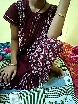 Snapshot of Angelqueen15 chatting on February 9, 2026, 2:21 pm Angelqueen15 online show from February 9, 2026, 2:21 pm