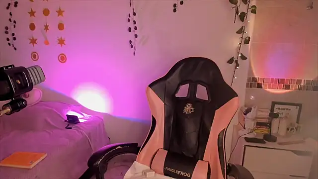 Snapshot of Pisces_angel chatting on February 23, 2026, 2:20 am Pisces angel online show from February 23, 2026, 2:20 am