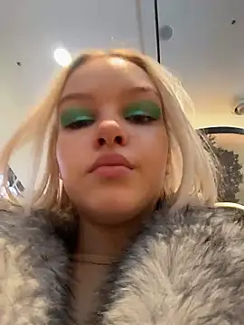 Snapshot of AshleyMur chatting on January 15, 2026, 5:01 am AshleyMur online show from January 15, 2026, 5:01 am