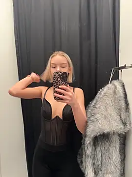 Snapshot of AshleyMur chatting on February 14, 2026, 3:25 am AshleyMur online show from February 14, 2026, 3:25 am