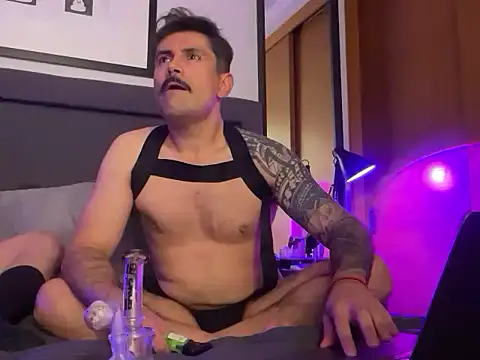 LukasMackenna online show from April 3, 2026, 3:15 am