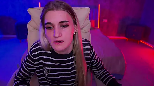 DiamondNina online show from April 16, 2026, 9:39 pm