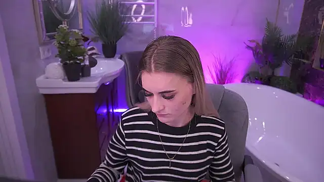 DiamondNina online show from April 18, 2026, 7:40 pm