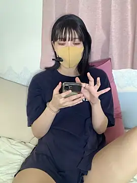 Snapshot of minami_room chatting on May 20, 2026, 6:19 am minami room online show from May 20, 2026, 6:19 am