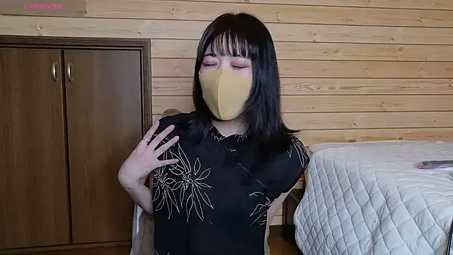 Snapshot of minami_room chatting on June 18, 2026, 12:31 pm minami room online show from June 18, 2026, 12:31 pm