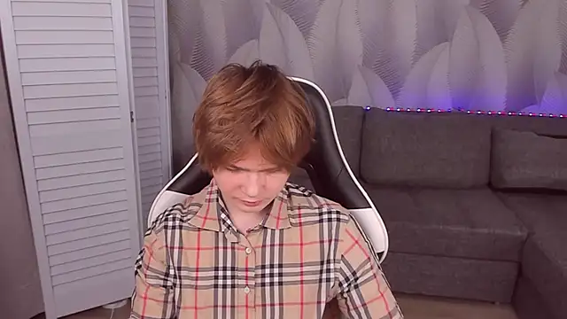 Snapshot of RowanScarlett chatting on January 8, 2026, 9:06 pm RowanScarlett online show from January 8, 2026, 9:06 pm