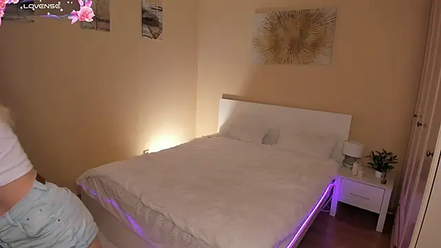 SweetNova  online show from April 18, 2026, 11:58 am