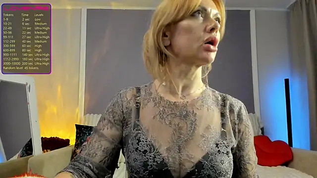 Monika-peach online show from April 21, 2026, 1:42 am