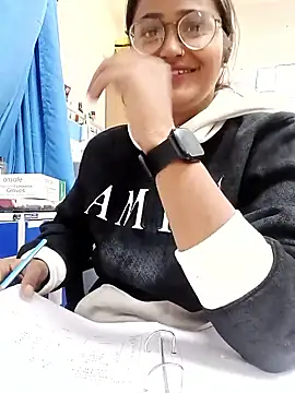 Snapshot of Cute--Aditi chatting on January 10, 2026, 1:57 pm Cute--Aditi online show from January 10, 2026, 1:57 pm