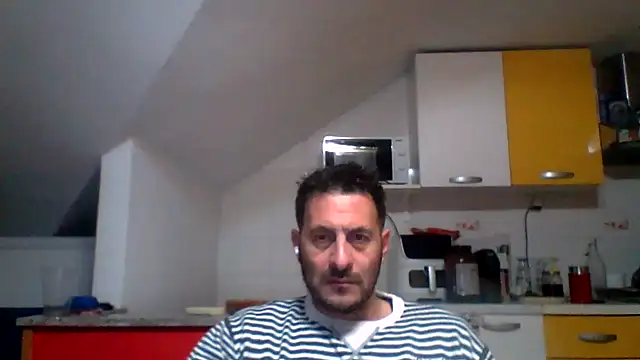 Snapshot of colosone chatting on October 31, 2025, 4:30 pm colosone online show from October 31, 2025, 4:30 pm