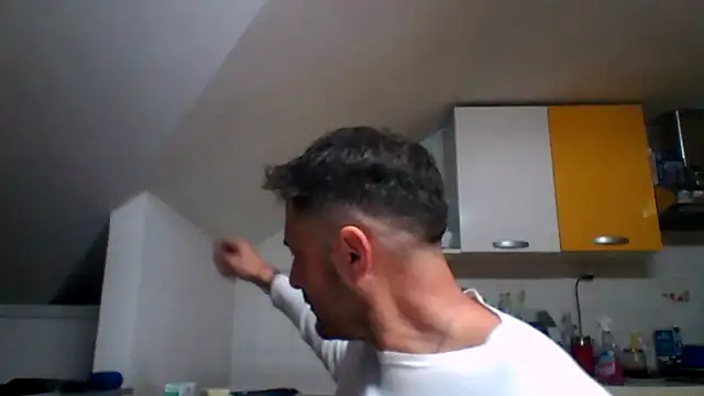 Snapshot of colosone chatting on November 15, 2025, 11:32 pm colosone online show from November 15, 2025, 11:32 pm