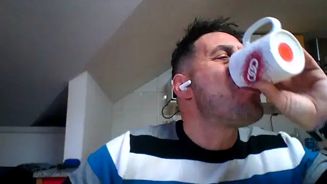 Snapshot of colosone chatting on November 18, 2025, 8:08 am colosone online show from November 18, 2025, 8:08 am