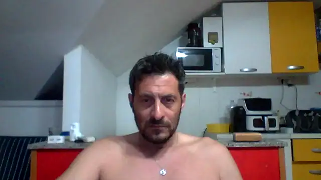 Snapshot of colosone chatting on April 28, 2026, 8:47 pm colosone online show from April 28, 2026, 8:47 pm
