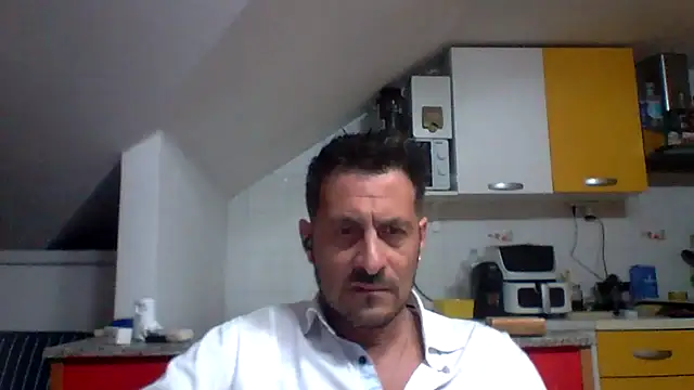 Snapshot of colosone chatting on May 2, 2026, 10:59 pm colosone online show from May 2, 2026, 10:59 pm