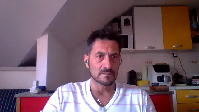 Snapshot of colosone chatting on May 9, 2026, 8:52 am colosone online show from May 9, 2026, 8:52 am