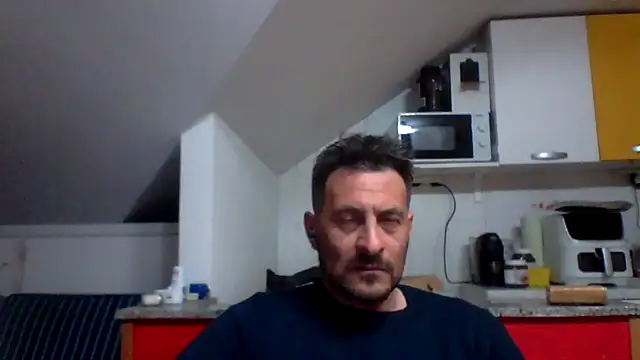 Snapshot of colosone chatting on May 13, 2026, 8:06 pm colosone online show from May 13, 2026, 8:06 pm