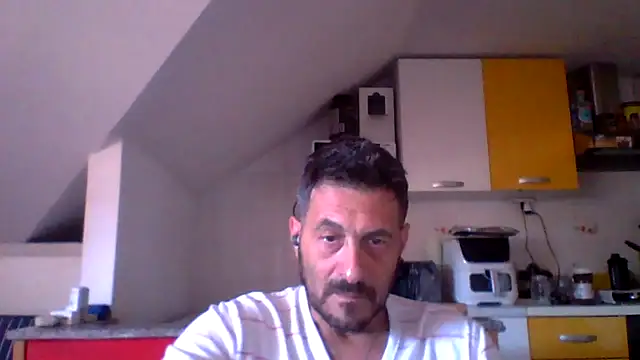 Snapshot of colosone chatting on May 18, 2026, 8:42 am colosone online show from May 18, 2026, 8:42 am