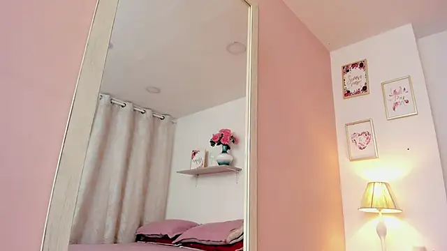 Snapshot of VictoriaGarret chatting on February 6, 2026, 12:19 pm VictoriaGarret online show from February 6, 2026, 12:19 pm