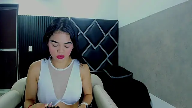 Snapshot of Luna__02 chatting on July 3, 2026, 12:00 pm Luna 02 online show from July 3, 2026, 12:00 pm