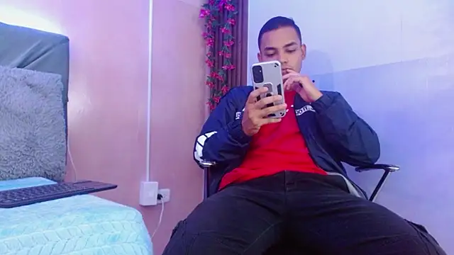 Snapshot of studentdeivy_ chatting on February 4, 2026, 10:32 am studentdeivy online show from February 4, 2026, 10:32 am