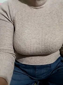 Snapshot of Tulip_Giang chatting on January 12, 2026, 4:23 pm Tulip Giang online show from January 12, 2026, 4:23 pm