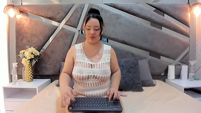 emiily whitee  online show from January 9, 2026, 7:37 pm