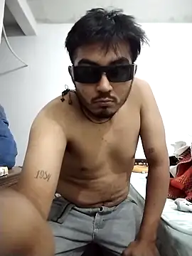 Huevosdtoro online show from January 6, 2026, 6:39 am