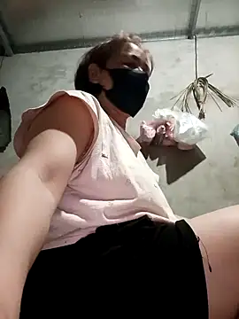 Lyna sexy24 online show from February 27, 2026, 8:42 pm