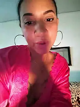 Snapshot of Miley08c chatting on January 6, 2026, 6:22 pm Miley08c online show from January 6, 2026, 6:22 pm