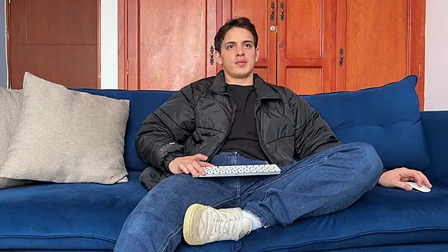 Enzho liam online show from February 9, 2026, 3:38 pm