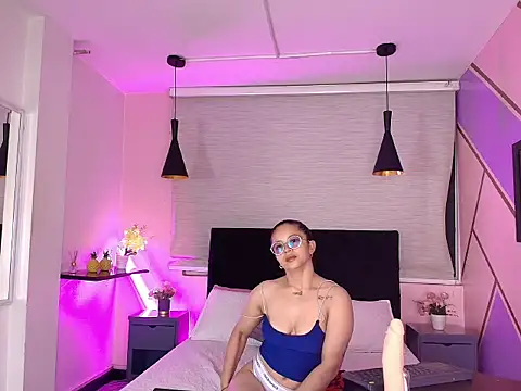 Snapshot of Coraliiine_ chatting on March 20, 2026, 10:20 am Coraliiine online show from March 20, 2026, 10:20 am