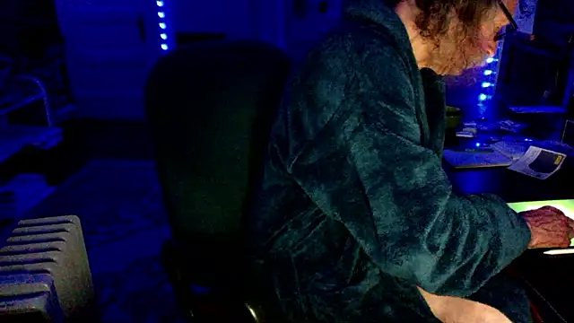 LickYourYoni online show from April 7, 2026, 1:22 pm